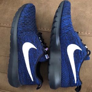 Nike Roshe One Flyknit Women’s Sneaker